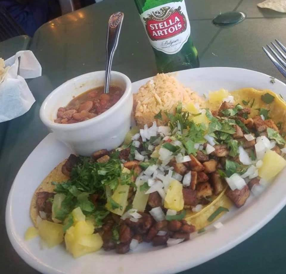 Plate with rice and beans at Ajuúa!